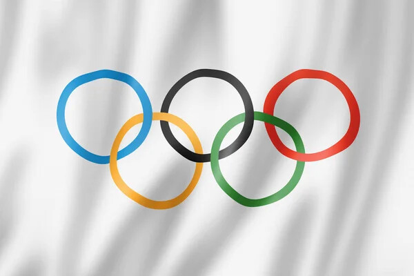 21 novembre 2019 : agitation du drapeau olympique. Illustration 3D — Photo